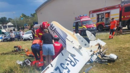 Un avion de mici dimensiuni s-a prăbușit într-un aquapark din Orăștie. Pilotul a murit