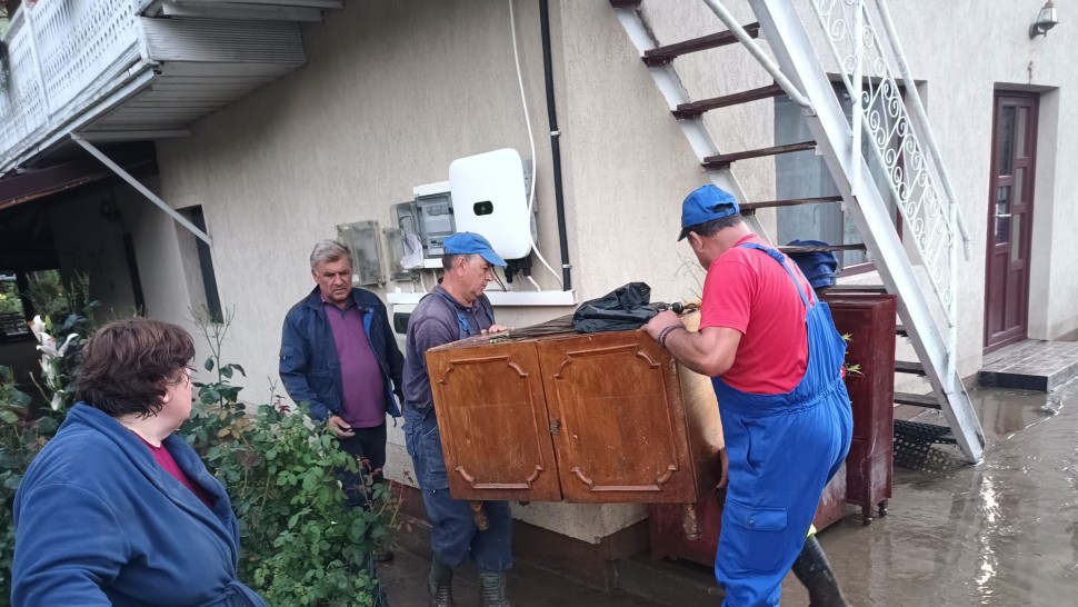 Ce ajutoare umanitare de urgență a aprobat Guvernul pentru locuitorii din Suceava și Neamț