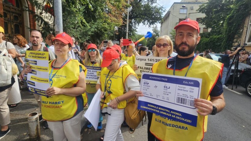 Profesorii continuă protestele Se strigă demisia ministrului Educației și boicotarea anului școlar