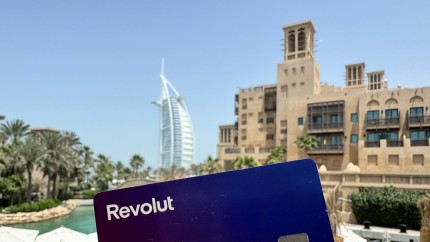 Modificări de ultimă oră la Revolut. E bancă Conturi suspendate la cererea autorităților și noi reguli din septembrie în România