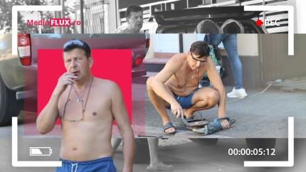 EXCLUSIV PAPARAZZI Magicianul Leonard Iosefini face magie la bustul gol Cu trabucul în gură mânuiește flexul cu o singură mână FOTO și VIDEO