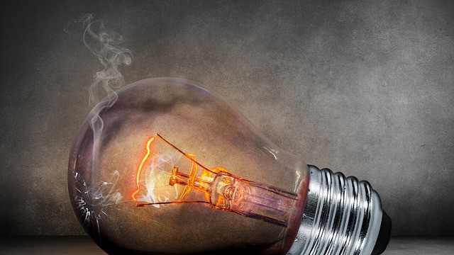 5 trucuri pentru a economisi banii dați pe energie. Sfaturi de urmat în perioada scumpirilor