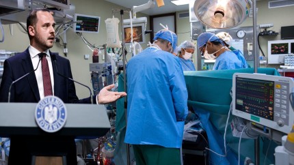 Ministrul Sănătății amenință că dă medici afară Pleacă la ora 11-12 din spital şi merg să lucreze la privat