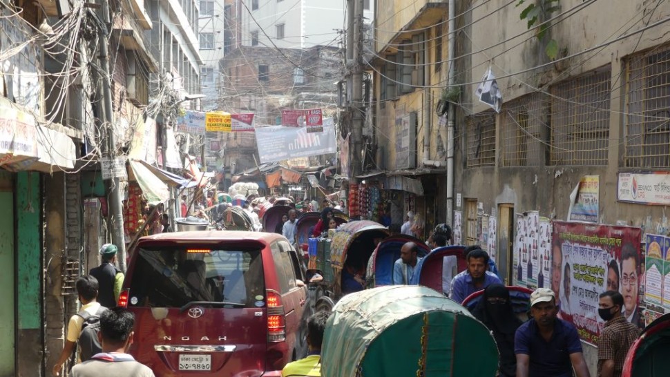 Cum e viața în Bangledesh țară din care este livratorul atacat de un român