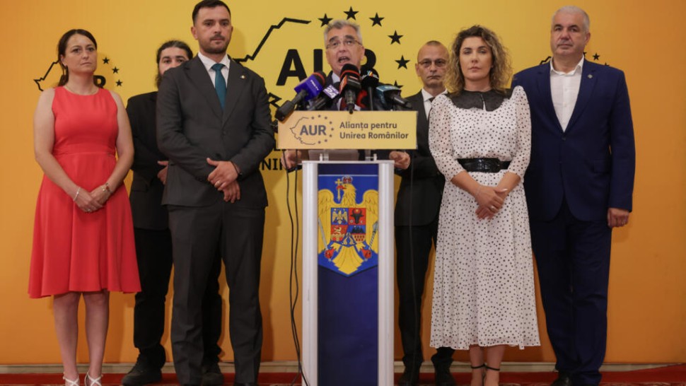 AUR depune patru moțiuni de cenzură Guvernul Românei este tot mai slăbit