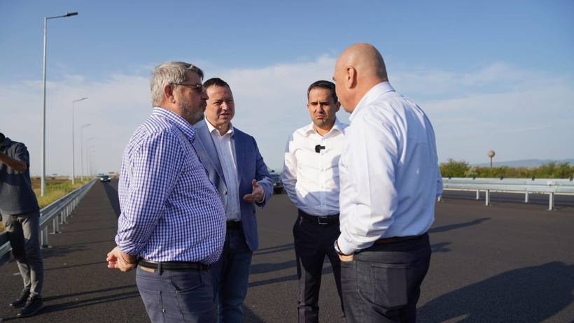Ministrul Transporturilor Ciprian Șerban șeful CNAIR și Ilie Bolojan vizită pe tronsonul Focșani - Bacău al Autostrăzii Moldova A7 Șanse reale ca anul acesta să deschidem circulația cel puțin până la Adjud