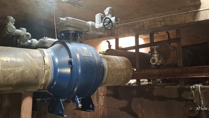 Revine treptat apa caldă în București Termoenergetica a reparat conducta magistrală veche de 40 de ani acum se umple