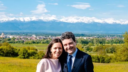 După o zi de lucru președintele Nicușor Dan a plecat din nou în vacanță. Cu familia la vila de protocol de la Neptun