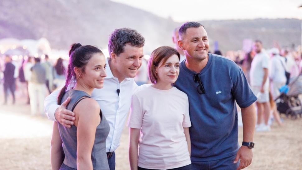 Nicușor Dan și-a petrecut weekendul cu Maia Sandu. Au fost la festival și în drumeție