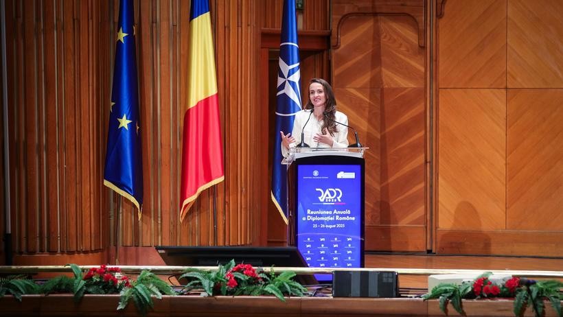Ministrul Oana Țoiu anunț la Reuniunea Anuală a Diplomației Române E nevoie de o schimbare de paradigmă fără a schimba pilonii pe care construim politica externă