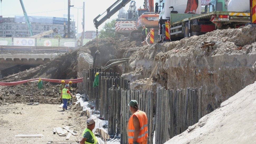 Lucrările la planșeul Unirii se suspendă până la anul. Explicațiile constructorului