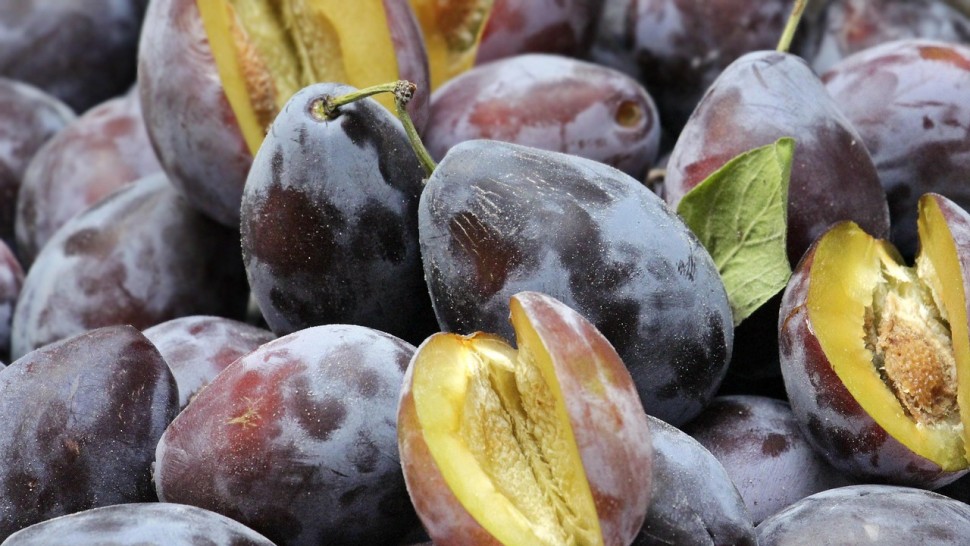 Rețeta de plăcintă cu prune. Desertul tradițional de toamnă pe care îl poți face în mai puțin de o oră