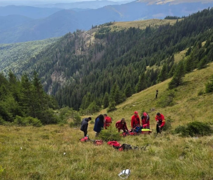 Victimele tragediei în care o mașină a căzut în râpă nu au avut nicio șansă! Șeful Salvamont Argeș a explicat. Doliu în comuna de unde erau tinerii