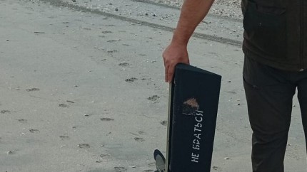 Fragmente de dronă găsite pe Plaja Vadu din Constanța
