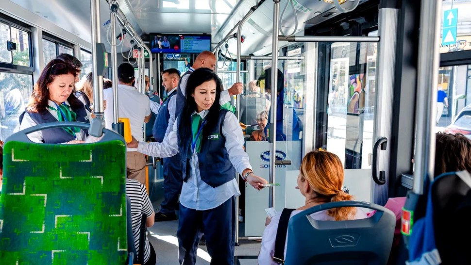 Controlorii Societății de Transport București STB vor avea uniforme noi. Cum arată acestea