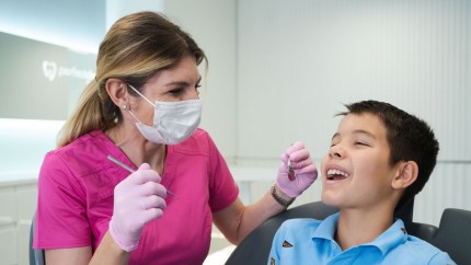 Dr. Denisa Zaharia  Preșcolarii și școlarii au umplut cabinetele stomatologice înainte de începerea școlii 30 dintre pacienți sunt copii