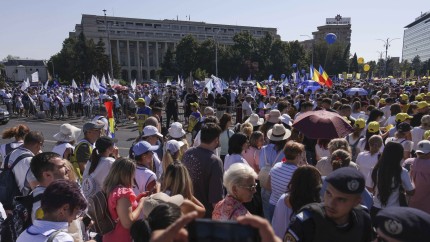 Mari proteste sindicale în fața Guvernului. Românii tot mai nemulțumiți de măsurile dure de austeritate. UPDATE Mai mulți bărbați cu arme albe depistați printre protestatari