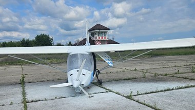 Un avion de mici dimensiuni s-a prăbuşit în apropierea unei unităţi militare din Iași Două persoane aflate la bord găsite conştiente