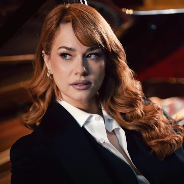 Cunoscuta artistă Feli lansează „Mâinile”, piesa-balsam pentru sufletele îndrăgostite VIDEO