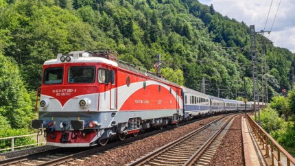 CFR își declară falimentul pe 31 mai. Vicepremierul Oana Gheorghiu anunță ce activitate va mai putea prelua Carpatica Feroviar