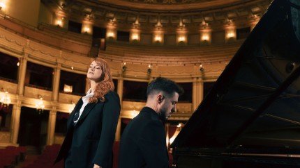 Cunoscuta artistă Feli lansează Mâinile piesa-balsam pentru sufletele îndrăgostite VIDEO