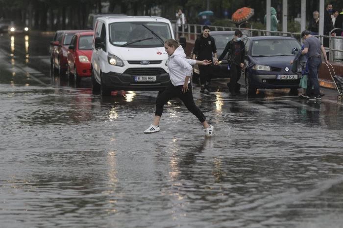 Ploaie, mașină, trafic