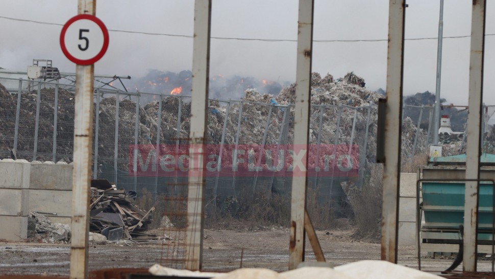 Incendiul izbucnit joi pe platforma Coseco Waste din comuna prahoveană Ariceștii Rahtivani a fost lichidat duminică dimineață. Cauzele focului cercetate de pompieri și de Garda de Mediu