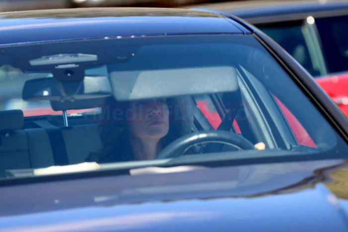 EXCLUSIV PAPARAZZI Andreea Raicu, dezastru în trafic! Vedeta lovește delimitatoarele la intrarea în Romexpo, în drum spre o intrare gratuită la un eveniment FOTO și VIDEO