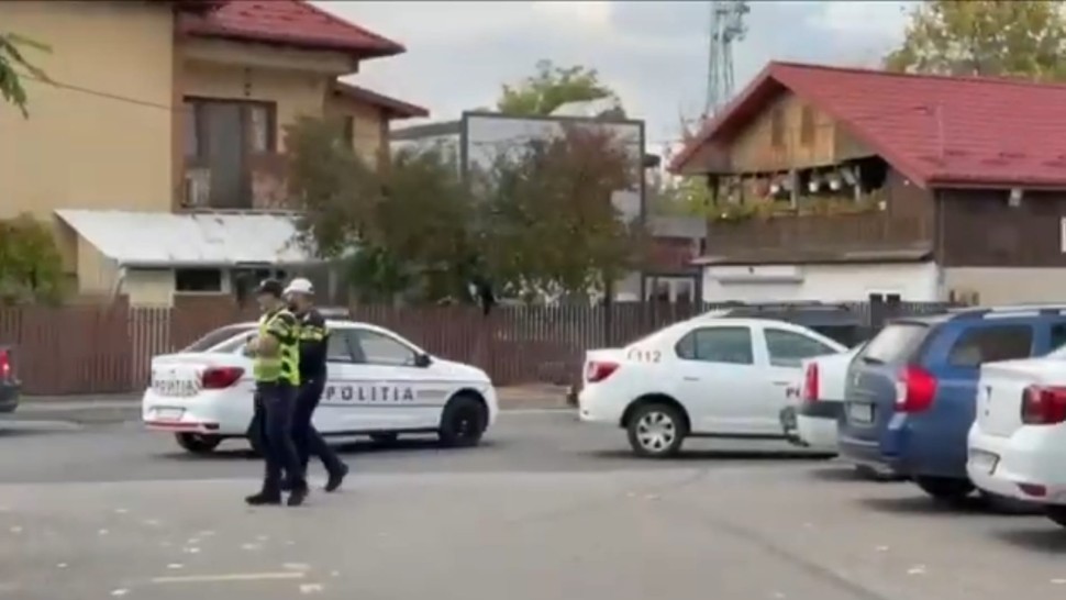 Un bloc și un liceu au fost evacuate din cauza mirosului de gaze în Mioveni. Pompierii intervin de urgență