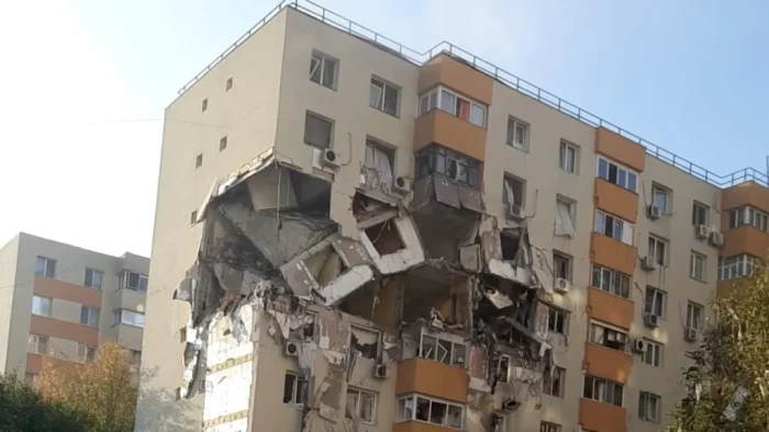 Explozie puternică într-un bloc de locuințe de pe Calea Rahovei din sectorul 5. Plan roșu de intervenție în București FOTO