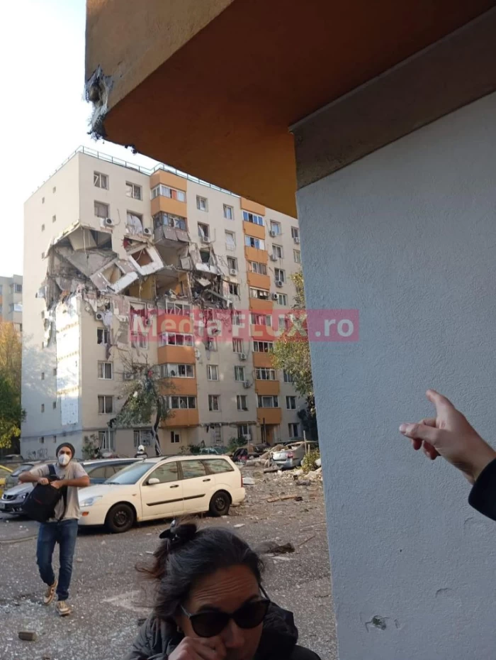 Explozie puternică într-un bloc de locuințe de pe Calea Rahovei din sectorul 5. UPDATE: ISU anunță 11 victime, 2 persoane decedate și alte 4 rănite. Plan roșu de intervenție în București FOTO și VIDEO