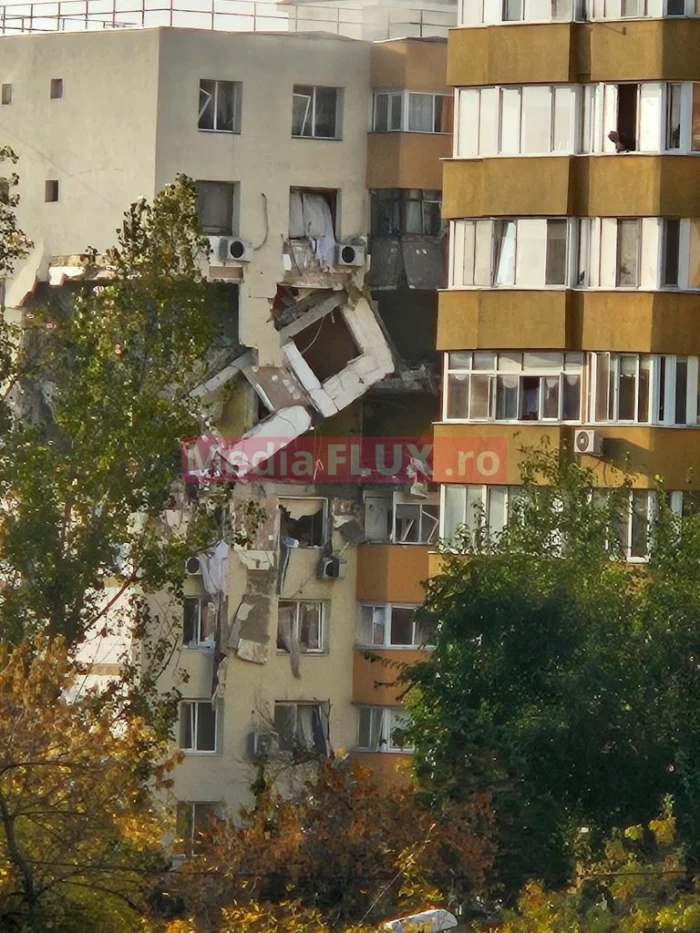 Explozie puternică într-un bloc de locuințe de pe Calea Rahovei din sectorul 5. UPDATE: ISU anunță 11 victime, 2 persoane decedate și alte 4 rănite. Plan roșu de intervenție în București FOTO și VIDEO