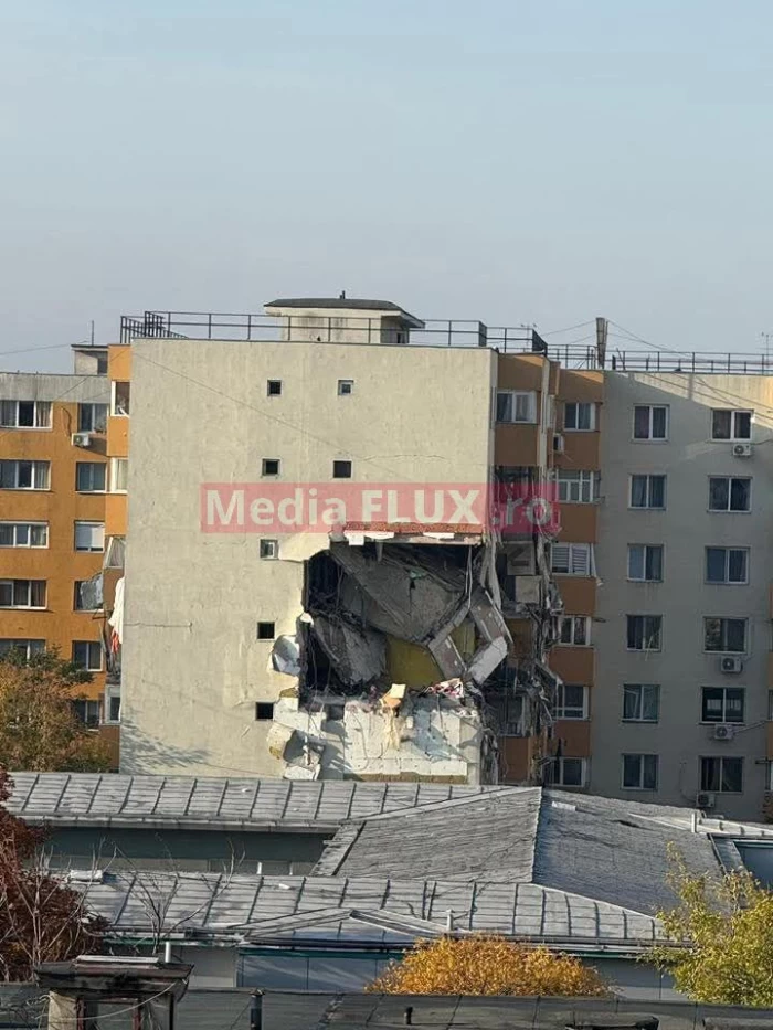 Explozie puternică într-un bloc de locuințe de pe Calea Rahovei din sectorul 5. UPDATE: ISU anunță 11 victime, 2 persoane decedate și alte 4 rănite. Plan roșu de intervenție în București FOTO și VIDEO