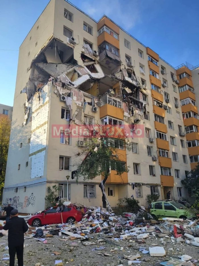 Explozie puternică într-un bloc de locuințe de pe Calea Rahovei din sectorul 5. UPDATE: ISU anunță 11 victime, 2 persoane decedate și alte 4 rănite. Plan roșu de intervenție în București FOTO și VIDEO