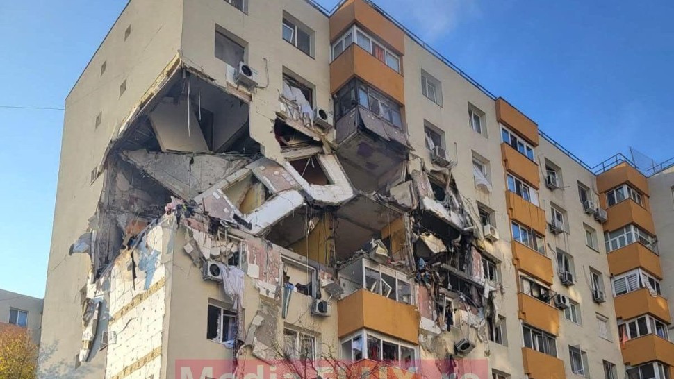Locuitorii din blocul care a explodat în Rahova se întorc în apartamente. Accesul se va face controlat