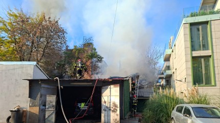 Incendiu puternic în Capitală. O casă din sectorul 2 a fost cuprinsă de flăcări