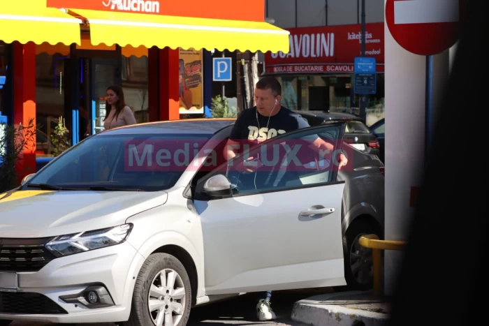 EXCLUSIV PAPARAZZI Ionuț Chirilă, om de afaceri la Monaco, rupe șoselele Capitalei cu un ”bolid” Logan. Nu e bine să pari nabab FOTO și VIDEO
