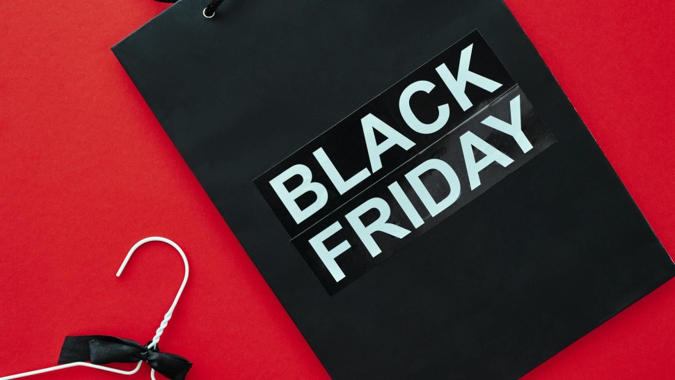 Black Friday 2025 începe mai devreme ca oricând. Tot mai mulți retaileri anunță campanii maraton