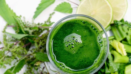 3 idei de smoothie-uri pentru un ten luminos. Ce băuturi să introduci în alimentația ta