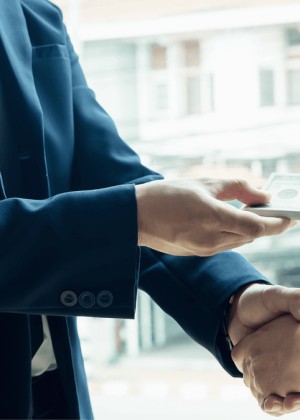 Noua fraudă care îi vizează pe cei care locuiesc la bloc Românii pot pierde într-o secundă toți banii din casă