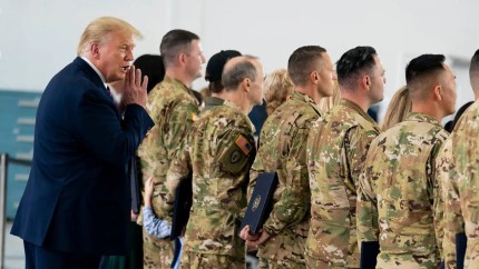 Trump condamnă actul terorist după ce doi soldaţi ai Gărzii Naţionale au fost uciși. Atacatorul este Rahmanullah Lakanwal cetățean afgan care a lucrat cu armata americană și CIA