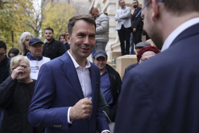 Depunerea dosarului de catre candidatul USR la functia de primar general al capitalei, in Bucuresti, 12 noiembrie 2025. sursa foto: Inquam Photo / Octav Ganea