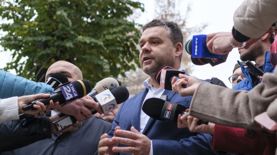 Ciprian Ciucu şi-a depus candidatura din partea PNL pentru funcţia de primar general al Capitalei insoțit de Ilie Bolojan Vreau ca oraşul să fie pus la punct  FOTO