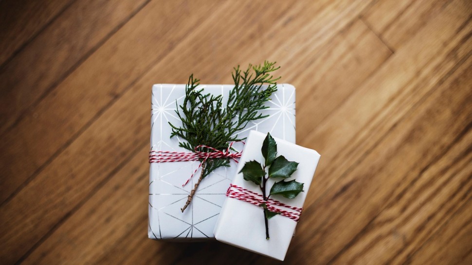 Idei de cadouri timpurii pentru Crăciun. Ce e la modă în 2025 și ce poți pregăti încă de acum