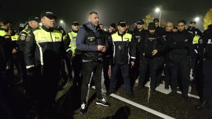 UPDATE IGPR anunţă că sunt făcute 41 de percheziţii.Razie de amploare la persoane suspectate de comerț ilegal de deșeuri și de incendierea ilegală a deșeurilor în localități din Dâmbovița