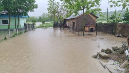 Cod portocaliu de inundaţii până duminică. Care sunt județele vizate de atenționarea hidrologilor