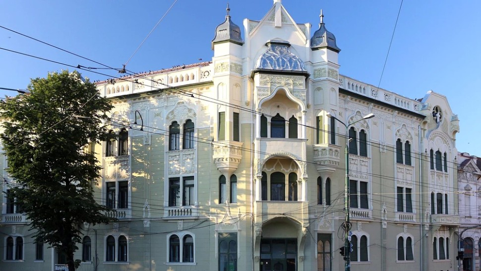 Palate istorice de vânzare. Cu cât poți cumpăra monumentul istoric Casa cu Ax de Fier din Timișoara