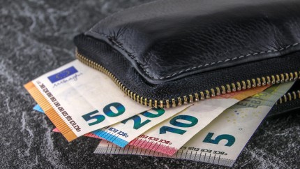 Salariul minim stabilit fără intervenția UE. Sindicatele amenință Guvernul dacă nu crește venitul angajaților