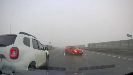 Amenda uriașă primită de șoferul care condus pe contrasens pe Autostrada A3 într-o ceață densă. Cât timp a rămâne fără permis VIDEO