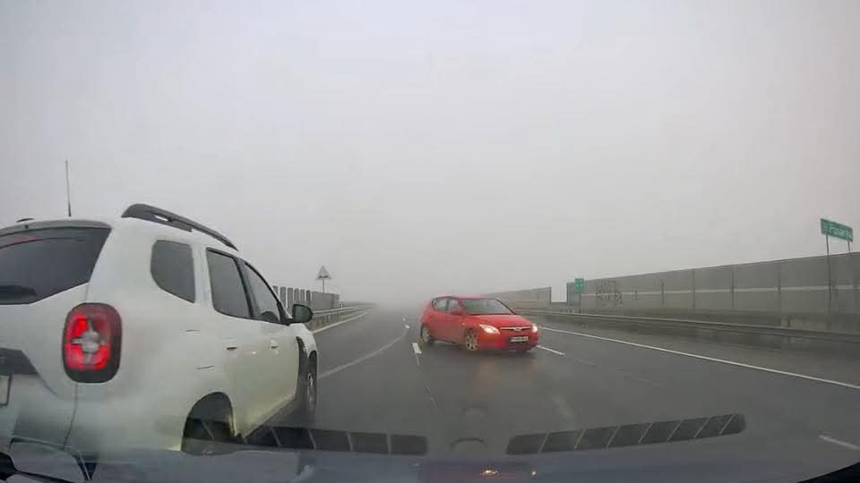 Amenda uriașă primită de șoferul care condus pe contrasens pe Autostrada A3 într-o ceață densă. Cât timp a rămâne fără permis VIDEO